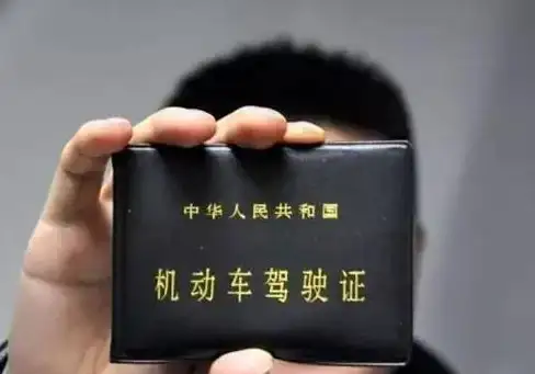 还在为证件照烦恼？试试这款掌上快捷制作神器！