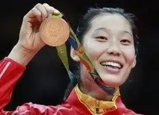 谁说语言不通是难题？金牌翻译王app一键解决所有翻译需求！