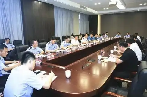 多人打车总担心排队？曹操出行APP在线预约，进度实时掌握，出行更轻松！