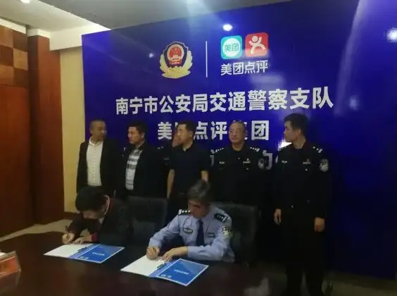酒店订单太繁琐？试试美团酒店商家版APP，注册即享智能收款、房型更新和黑名单功能！