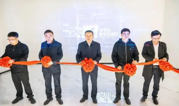 想刷抖音无干扰？逗音小能手APP帮你屏蔽广告，畅享沉浸式体验！