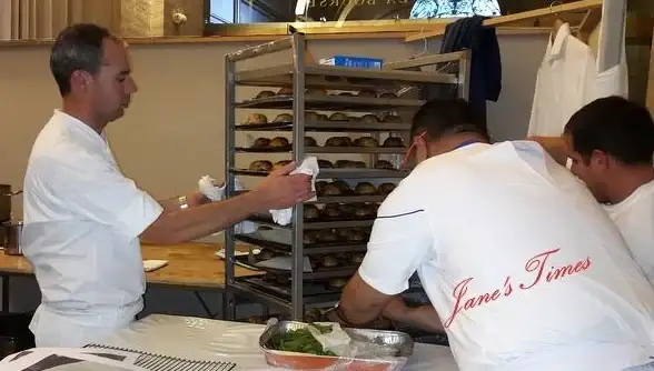 谁说手游平台不能又酥又萌？快来体验这款综合服务助手吧！