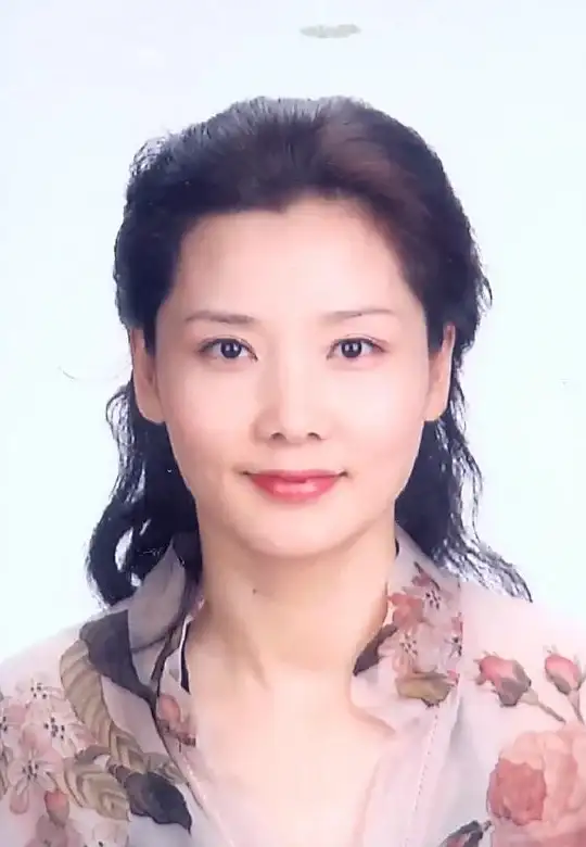 想拍出自然又清晰的证件照？一寸证件照制作App'智能美颜帮你轻松搞定！