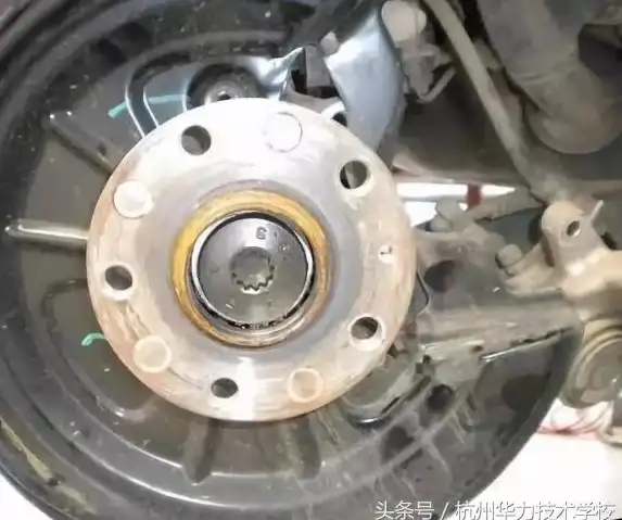 想快速了解爱车详情？汽修宝APP输入车架号，秒查车型配置，不准吗？