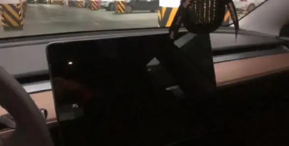 电脑故障🖥显示器突然黑屏无法点亮？这些实用解决方法你一定要试试