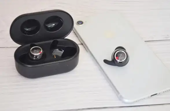 影视仓APP竟能边看剧边玩小游戏？红蓝图标功能大揭秘，你选对版本了吗？