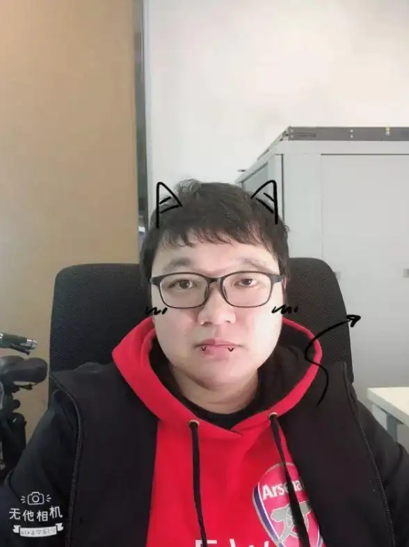 还在为自拍不够生动发愁？无他相机的动态贴纸和GIF表情包让你秒变焦点！